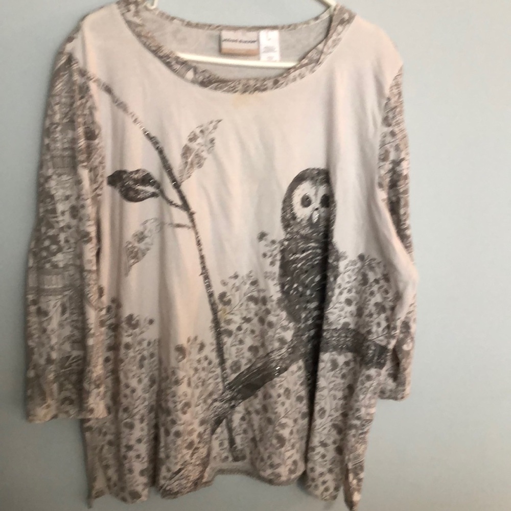 STUDDED TOP WITH WISE OWL ON FRONT.